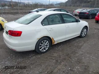 2012 Volkswagen Jetta Sedan SE w/Convenience PZEV with VIN 3VWDP7AJ2CM348491, listed as a IAAI auction lot 41942902 with 184,626 mi miles. Bid and sale history available at carsss.com. Image 4.