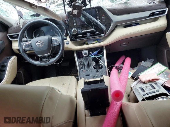 2021 Toyota Highlander XLE with VIN 5TDGZRAH2MS521284, listed as a Copart auction lot 59986685 with 106,610 mi miles and Salvage title. Bid and sale history available at DreamBid. Image 8.