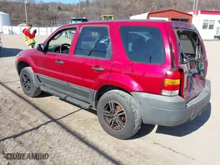 2005 Ford Escape XLS Value with VIN 1FMYU92Z95KB05652, listed as a IAAI auction lot 41782132 with 181,190 mi miles. Bid and sale history available at carsss.com. Image 3.