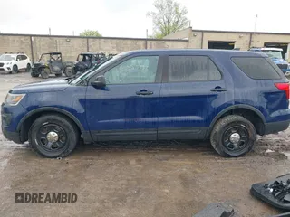 2017 Ford Police Interceptor Utility z VIN 1FM5K8AT8HGC25644, wystawiony jako IAAI lot #42223936 z przebiegiem 199 948 mil mil oraz . Historia ofert i sprzedaży dostępna na DreamBid. Obrazek 15.