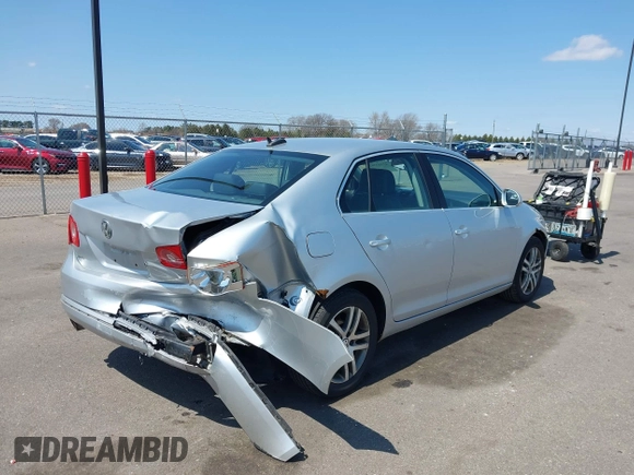 2006 Volkswagen Jetta 2.5L with VIN 3VWSG71K06M666629, listed as a IAAI auction lot 42103342 with 183,506 mi miles and . Bid and sale history available at DreamBid. Image 4.