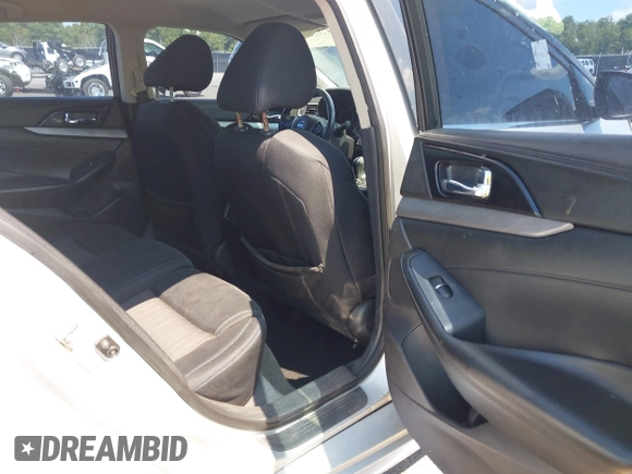 2017 Nissan Maxima Platinum with VIN 1N4AA6AP0HC405145, listed as a IAAI auction lot 42579108 with 138,114 mi miles and . Bid and sale history available at DreamBid. Image 8.