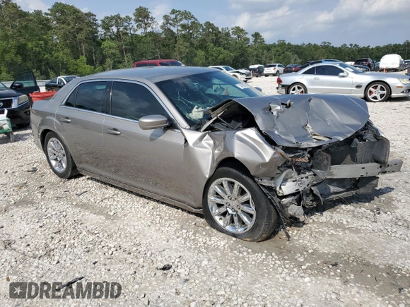 2014 Chrysler 300 z VIN 2C3CCAAG0EH157167, wystawiony jako Copart lot #54758765 z przebiegiem 107 138 mil mil oraz Szkoda całkowita • Salvage title. Historia ofert i sprzedaży dostępna na DreamBid. Obrazek 4.