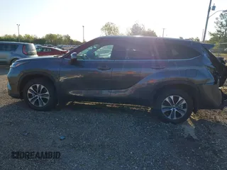 2024 Toyota Highlander LE z VIN 5TDKDRAH0RS528587, wystawiony jako IAAI lot #42002196 z przebiegiem 9 363 mil mil oraz . Historia ofert i sprzedaży dostępna na DreamBid. Obrazek 14.