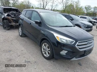 2017 Ford Escape SE with VIN 1FMCU0GD3HUC91104, listed as a IAAI auction lot 42142522 with 107,147 mi miles. Bid and sale history available at carsss.com. Image 1.