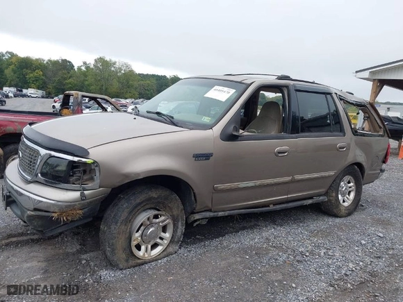 2001 Ford Expedition XLT with VIN 1FMPU16L31LB39187, listed as a IAAI auction lot 40405470 with 1 mi miles. Bid and sale history available at carsss.com. Image 6.
