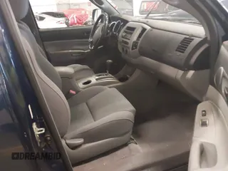 2006 Toyota Tacoma with VIN 5TEUU42N06Z265256, listed as a IAAI auction lot 41371660 with 153,557 mi miles. Bid and sale history available at carsss.com. Image 5.