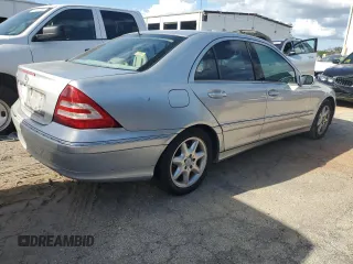 2006 Mercedes-Benz C 230 Sport z VIN WDBRF56H76F742674, wystawiony jako Copart lot #76616404 z przebiegiem Nie podano mil oraz Szkoda całkowita • Salvage title. Historia ofert i sprzedaży dostępna na DreamBid. Obrazek 3.