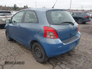 2007 Toyota Yaris z VIN JTDJT903375113576, wystawiony jako IAAI lot #41599408 z przebiegiem 192 543 mil mil oraz . Historia ofert i sprzedaży dostępna na DreamBid. Obrazek 3.