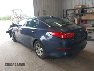 2015 Kia Optima LX z VIN 5XXGM4A77FG483662, wystawiony jako IAAI lot #42602173 z przebiegiem 81 971 mil mil oraz . Historia ofert i sprzedaży dostępna na DreamBid. Obrazek 3.