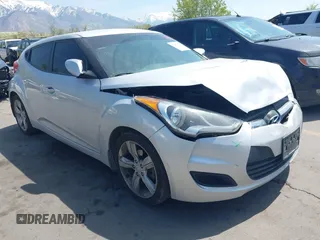 2013 Hyundai Veloster w/Black Int z VIN KMHTC6AD7DU129906, wystawiony jako IAAI lot #42087159 z przebiegiem 100 224 mil mil oraz . Historia ofert i sprzedaży dostępna na DreamBid. Obrazek 1.