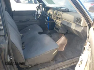 1987 Toyota Pickup with VIN JT4RN50R8H0277401, listed as a IAAI auction lot 42148719 with 239,923 mi miles and . Bid and sale history available at DreamBid. Image 5.
