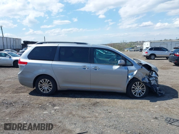 2013 Toyota Sienna XLE AAS with VIN 5TDYK3DC5DS375095, listed as a IAAI auction lot 42042334 with 130,633 mi miles. Bid and sale history available at carsss.com. Image 13.