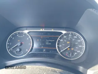2025 Nissan Sentra SV z VIN 3N1AB8CVXSY205535, wystawiony jako IAAI lot #42012313 z przebiegiem 5460 mil mil oraz . Historia ofert i sprzedaży dostępna na DreamBid. Obrazek 7.