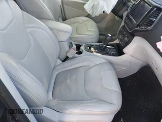2019 Jeep Cherokee Limited с VIN 1C4PJLDB2KD143844, выставлен на аукционе IAAI как лот 41597887 с пробегом 134 906 миль миль и . История ставок и продаж доступна на DreamBid. Изображение 5.