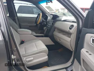2015 Honda Pilot LX with VIN 5FNYF3H23FB009018, listed as a IAAI auction lot 41530286 with 274,232 mi miles and . Bid and sale history available at DreamBid. Image 5.