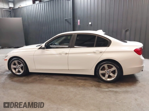 2015 BMW 3 Series 320i с VIN WBA3B1G50FNT07918, выставлен на аукционе IAAI как лот 41876026 с пробегом 83 220 миль миль и . История ставок и продаж доступна на DreamBid. Изображение 14.