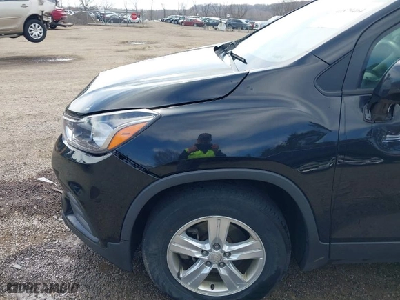 2019 Chevrolet Trax LS with VIN 3GNCJKSB9KL256557, listed as a IAAI auction lot 41879464 with 75,184 mi miles. Bid and sale history available at carsss.com. Image 19.