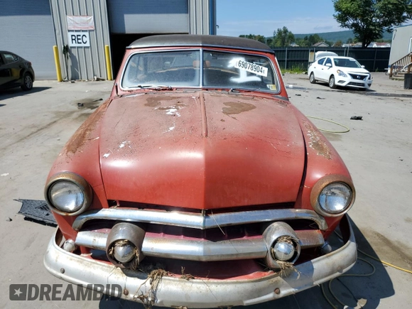 1951 Ford Crown Victoria z VIN B1BF140482, wystawiony jako Copart lot #69078904 z przebiegiem 636 601 mil mil oraz Szkoda całkowita • Salvage title. Historia ofert i sprzedaży dostępna na DreamBid. Obrazek 5.
