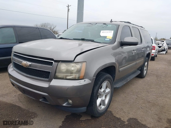 2008 Chevrolet Suburban LTZ with VIN 1GNFC16008J226762, listed as a IAAI auction lot 41573727 with 208,804 mi miles. Bid and sale history available at carsss.com. Image 6.