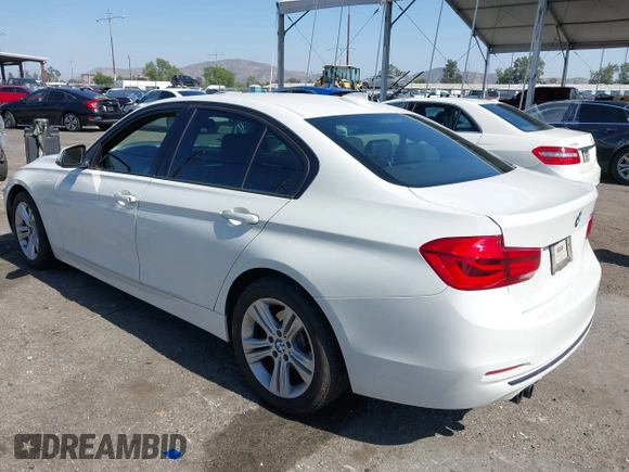 2016 BMW 3 Series 328i z VIN WBA8E9C56GK648695, wystawiony jako IAAI lot #42303074 z przebiegiem 106 192 mil mil oraz . Historia ofert i sprzedaży dostępna na DreamBid. Obrazek 3.