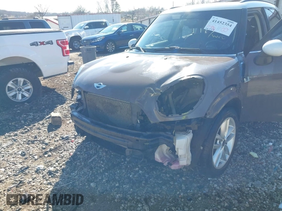 2014 MINI Countryman S with VIN WMWZC3C5XEWP52054, listed as a IAAI auction lot 41452354 with 104,873 mi miles and . Bid and sale history available at DreamBid. Image 6.