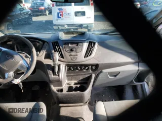 2016 Ford Transit Cargo z VIN 1FTYR2CM8GKA40117, wystawiony jako Copart lot #42287895 z przebiegiem Nie podano mil oraz Szkoda całkowita • Salvage title. Historia ofert i sprzedaży dostępna na DreamBid. Obrazek 8.