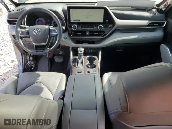 2023 Toyota Highlander L z VIN 5TDKDRAH3PS018604, wystawiony jako Copart lot #54381385 z przebiegiem 27 549 mil mil oraz Szkoda całkowita • Salvage title. Historia ofert i sprzedaży dostępna na DreamBid. Obrazek 8.