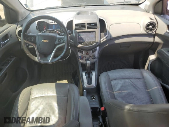 2014 Chevrolet Sonic LTZ z VIN 1G1JE6SB5E4241777, wystawiony jako Copart lot #60117705 z przebiegiem 139 287 mil mil oraz Czysty tytuł • Clean title. Historia ofert i sprzedaży dostępna na DreamBid. Obrazek 8.