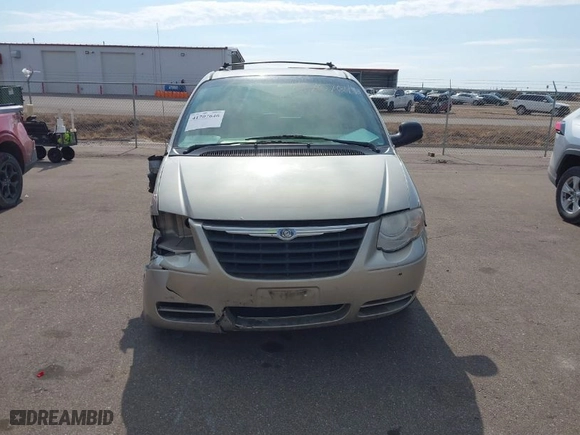 2006 Chrysler Town & Country LWB Touring with VIN 2A4GP54LX6R655707, listed as a IAAI auction lot 41707646 with NaN miles. Bid and sale history available at carsss.com. Image 12.