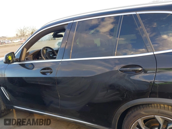 2021 BMW X5 xDrive40i with VIN 5UXCR6C08M9D76272, listed as a IAAI auction lot 41219782 with 56,599 mi miles and . Bid and sale history available at DreamBid. Image 14.