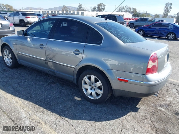 2003 Volkswagen Passat GLX with VIN WVWRH63B73P189189, listed as a IAAI auction lot 41695418 with 135,023 mi miles. Bid and sale history available at carsss.com. Image 3.