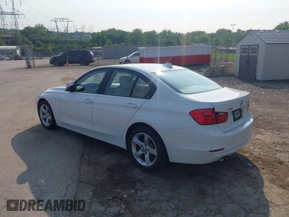 2015 BMW 3 Series 328i xDrive с VIN WBA3B5G51FNS20388, выставлен на аукционе IAAI как лот 42399201 с пробегом 97 349 миль миль и . История ставок и продаж доступна на DreamBid. Изображение 3.
