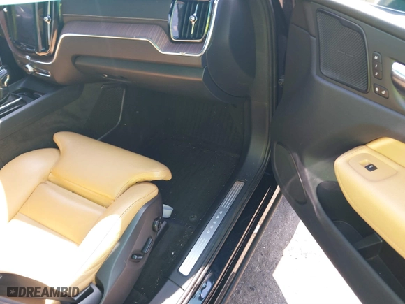 2019 Volvo XC60 Inscription with VIN LYV102RL3KB184885, listed as a IAAI auction lot 41544225 with 65,042 mi miles. Bid and sale history available at carsss.com. Image 5.