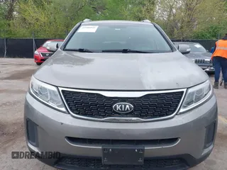 2015 Kia Sorento LX with VIN 5XYKT4A77FG601170, listed as a IAAI auction lot 42080945 with 206,689 mi miles. Bid and sale history available at carsss.com. Image 6.