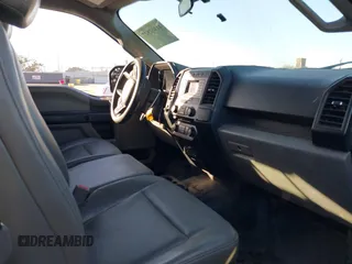 2018 Ford F-150 XL z VIN 1FTEX1CB5JKD81449, wystawiony jako IAAI lot #41362827 z przebiegiem Nie podano mil oraz . Historia ofert i sprzedaży dostępna na DreamBid. Obrazek 5.