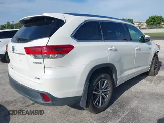 2018 Toyota Highlander Hybrid XLE с VIN 5TDJGRFH2JS051886, выставлен на аукционе IAAI как лот 42739821 с пробегом 131 880 миль миль и . История ставок и продаж доступна на DreamBid. Изображение 4.