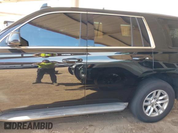2015 Chevrolet Tahoe Commercial z VIN 1GNLC2EC0FR629983, wystawiony jako IAAI lot #41917584 z przebiegiem 111 461 mil mil oraz . Historia ofert i sprzedaży dostępna na DreamBid. Obrazek 14.