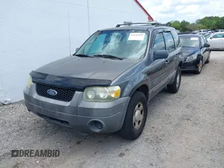 2006 Ford Escape XLS with VIN 1FMYU02Z46KA87526, listed as a IAAI auction lot 42142223 with 197,267 mi miles. Bid and sale history available at carsss.com. Image 6.