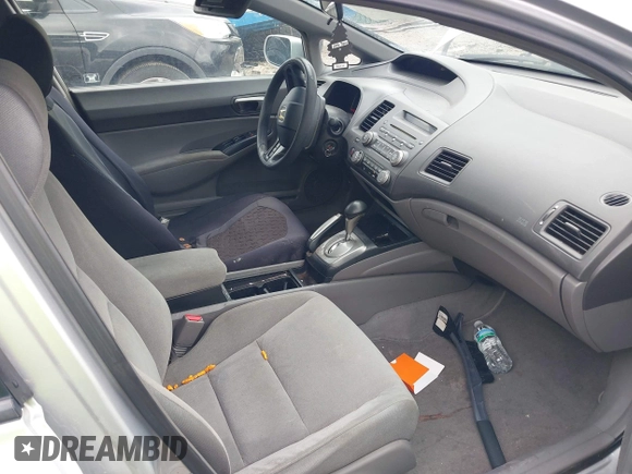 2006 Honda Civic LX z VIN 1HGFA16596L032275, wystawiony jako IAAI lot #42184178 z przebiegiem 220 657 mil mil oraz . Historia ofert i sprzedaży dostępna na DreamBid. Obrazek 5.