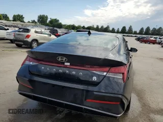 2024 Hyundai Elantra SEL z VIN KMHLS4DG7RU716028, wystawiony jako Copart lot #59912774 z przebiegiem 2 971 mil mil oraz Szkoda całkowita • Salvage title. Historia ofert i sprzedaży dostępna na DreamBid. Obrazek 6.