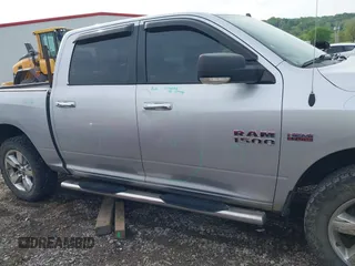 2015 Ram 1500 Big Horn z VIN 3C6RR7LT8FG711548, wystawiony jako IAAI lot #42059708 z przebiegiem 181 589 mil mil oraz . Historia ofert i sprzedaży dostępna na DreamBid. Obrazek 13.