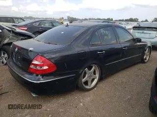 2005 Mercedes-Benz E 500 z VIN WDBUF70J55A666031, wystawiony jako Copart lot #70750964 z przebiegiem Nie podano mil oraz Nie do naprawy • Non repairable. Historia ofert i sprzedaży dostępna na DreamBid. Obrazek 3.