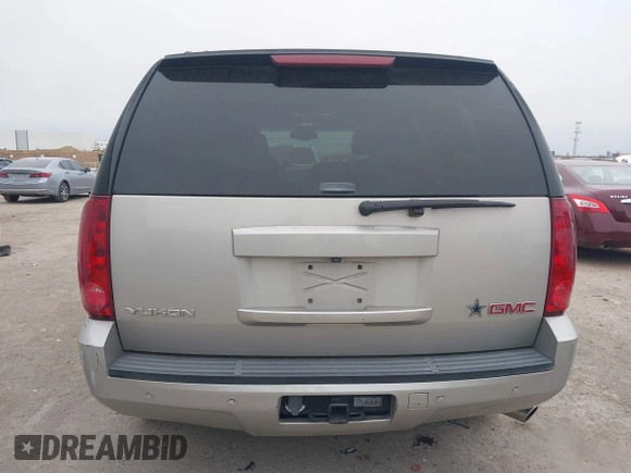 2008 GMC Yukon SLT w/4SB with VIN 1GKFC13J18R174960, listed as a IAAI auction lot 41382763 with 184,456 mi miles. Bid and sale history available at carsss.com. Image 16.