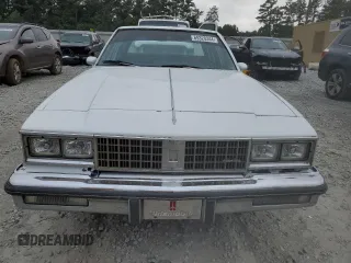 1987 Oldsmobile Cutlass z VIN 1G3GR51Y2HR316707, wystawiony jako Copart lot #69328344 z przebiegiem 70 828 mil mil oraz Szkody całkowita. Historia ofert i sprzedaży dostępna na DreamBid. Obrazek 5.