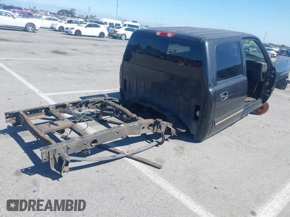 2005 Chevrolet Silverado 1500 LS z VIN 2GCEC13T751224600, wystawiony jako IAAI lot #41806461 z przebiegiem Nie podano mil oraz . Historia ofert i sprzedaży dostępna na DreamBid. Obrazek 4.