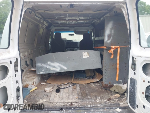 2011 Ford Econoline Cargo Commercial z VIN 1FTNE2EW0BDA59853, wystawiony jako IAAI lot #42347177 z przebiegiem 170 881 mil mil oraz . Historia ofert i sprzedaży dostępna na DreamBid. Obrazek 8.