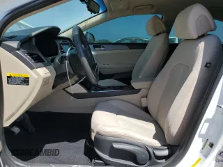 2017 Hyundai Sonata SE z VIN 5NPE24AF7HH577732, wystawiony jako Copart lot #54392035 z przebiegiem 74 327 mil mil oraz Szkoda całkowita • Salvage title. Historia ofert i sprzedaży dostępna na DreamBid. Obrazek 7.