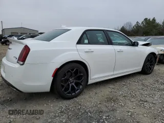 2020 Chrysler 300 S z VIN 2C3CCABG0LH175504, wystawiony jako Copart lot #43638855 z przebiegiem 73 035 mil mil oraz Szkoda całkowita • Salvage title. Historia ofert i sprzedaży dostępna na DreamBid. Obrazek 3.