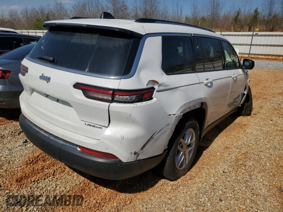 2023 Jeep Grand Cherokee Laredo z VIN 1C4RJJAG0P8843486, wystawiony jako Copart lot #50243525 z przebiegiem 5 874 mil mil oraz Czysty tytuł • Clean title. Historia ofert i sprzedaży dostępna na DreamBid. Obrazek 3.